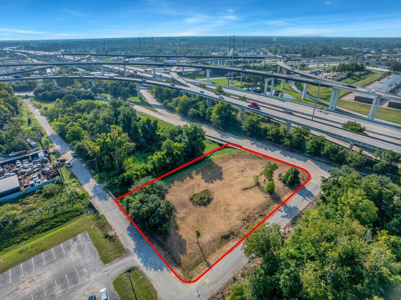 More Photos Of 5939 Albert Dr, Humble Light Distribution For Sale