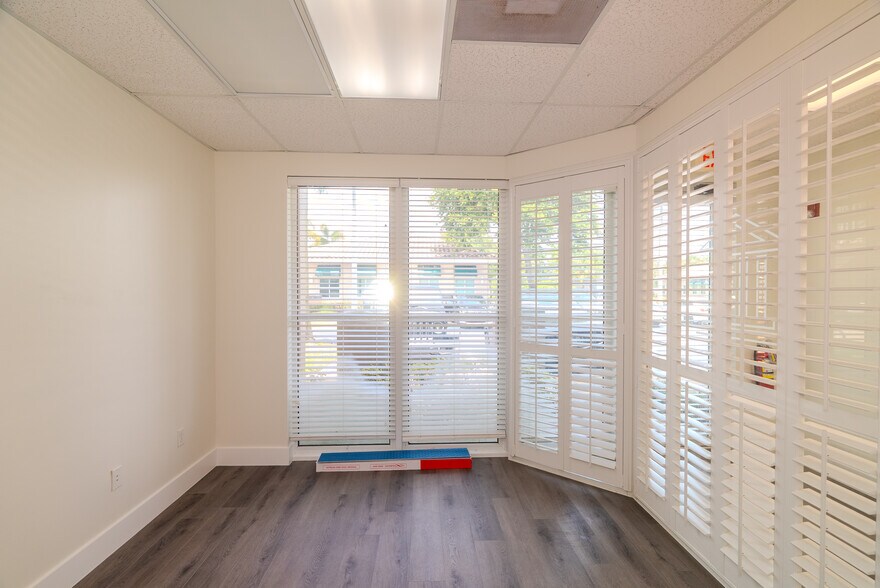 More Photos Of 5220 S University Dr, Davie Office For Sale