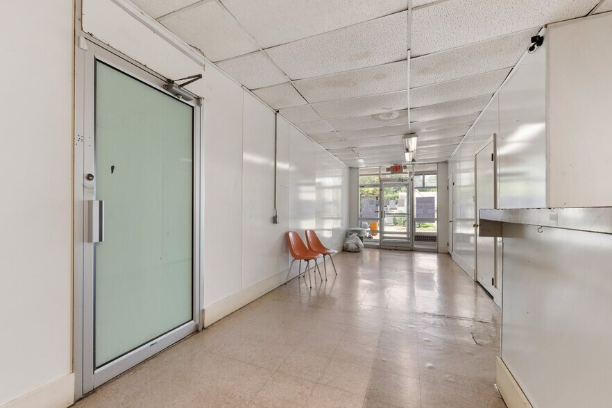 More Photos Of 416 State St, Trinidad Flex For Sale