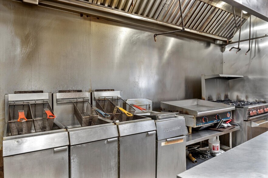 More Photos Of 800 E Main St, Omaha Restaurant For Sale