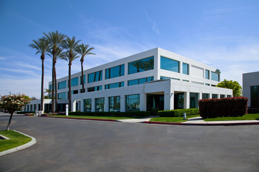 More Photos Of 4200 Truxtun Ave, Bakersfield Office For Lease