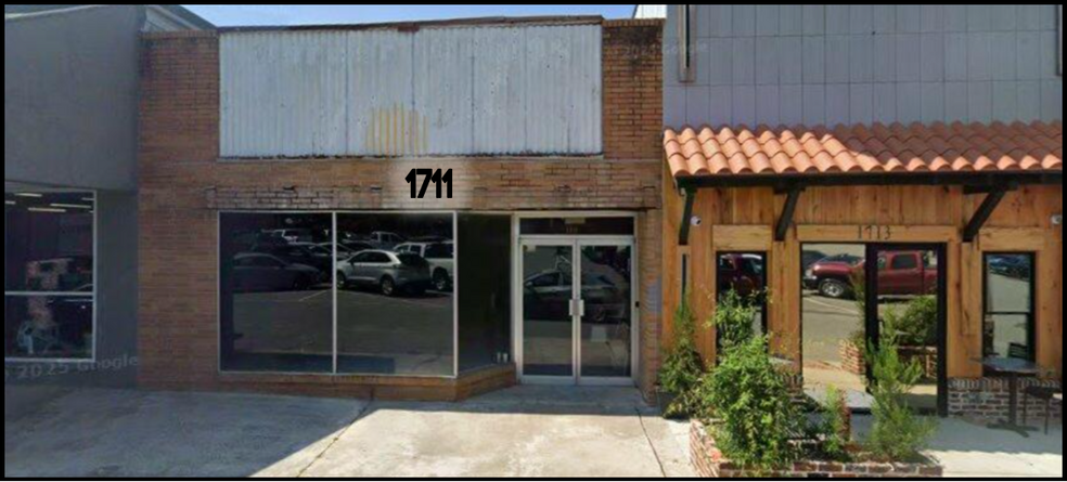 Primary Photo Of 1711 Watson Blvd, Warner Robins General Retail For Sale