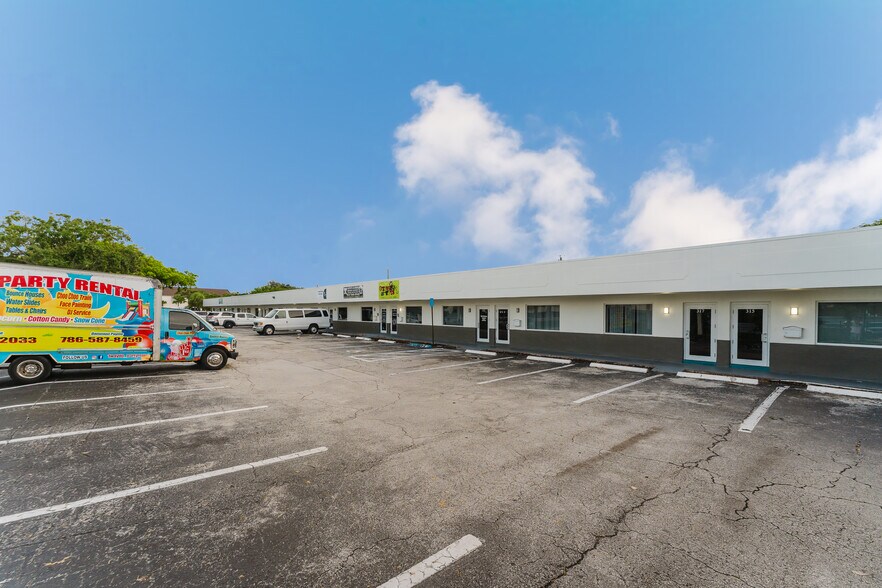 More Photos Of 315-353 SW 27th Ave, Fort Lauderdale Unknown For Lease