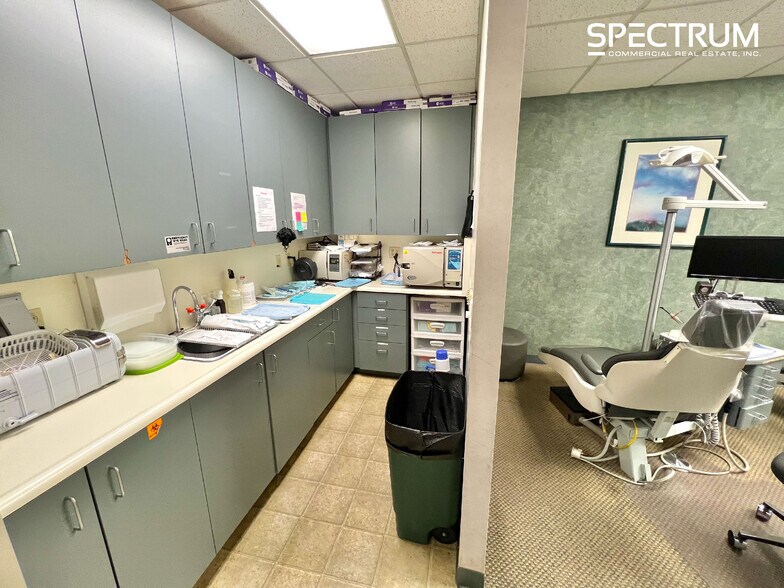 More Photos Of 23206 Lyons Ave, Santa Clarita Medical For Sale