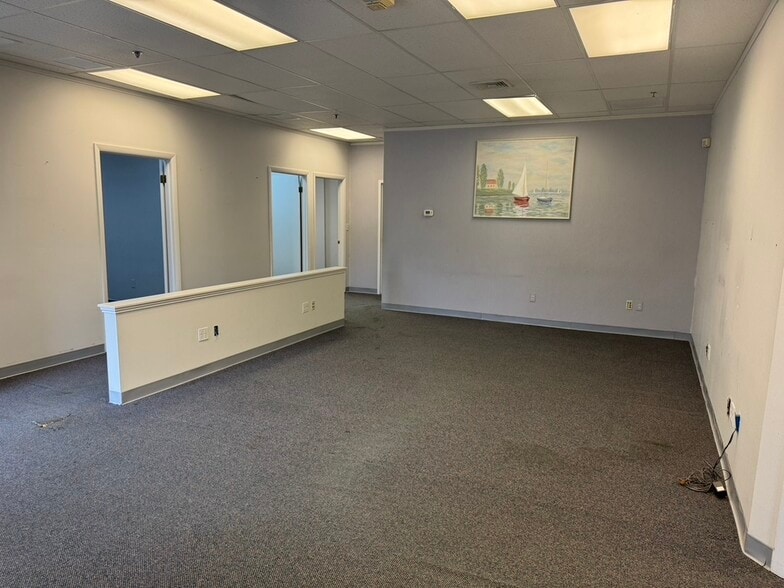 More Photos Of 25-53 Capital Dr, West Springfield Medical For Lease