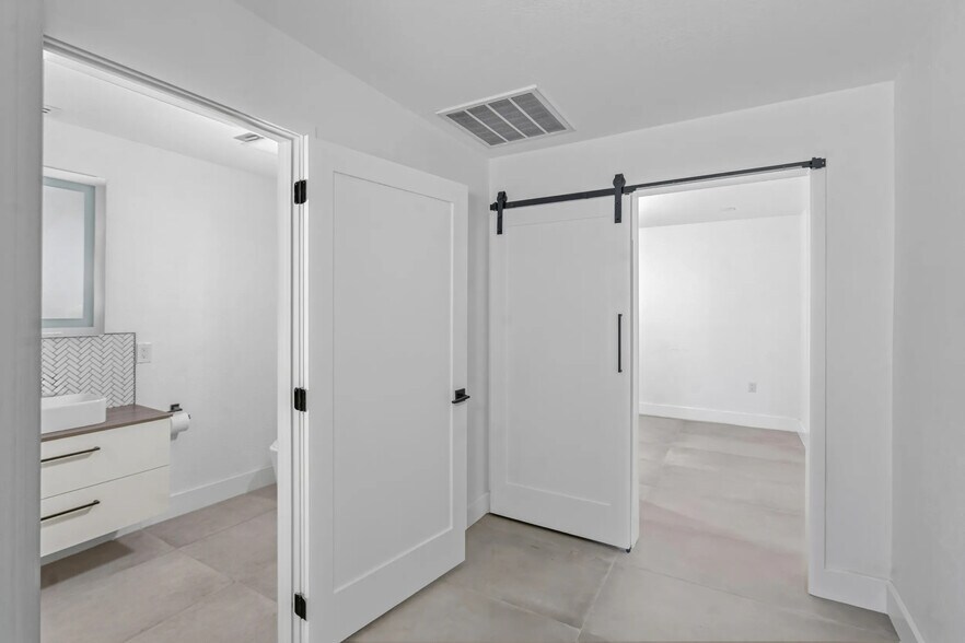More Photos Of 2878 S Osceola Ave, Orlando Medical For Sale