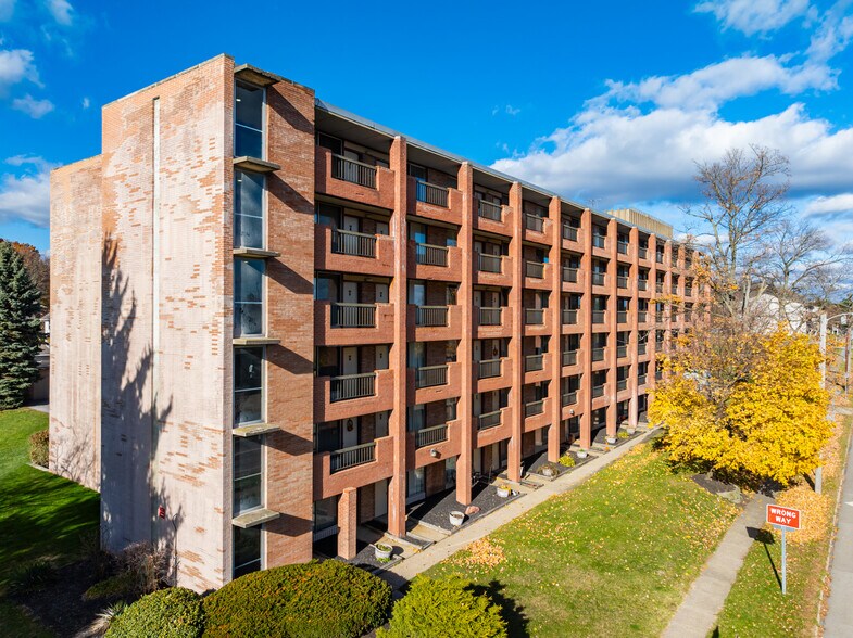 Primary Photo Of 2550 Second St, Cuyahoga Falls Apartments For Sale