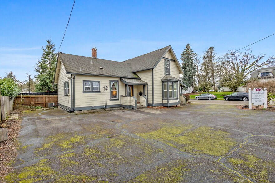 More Photos Of 830 Saginaw St S, Salem Medical For Sale