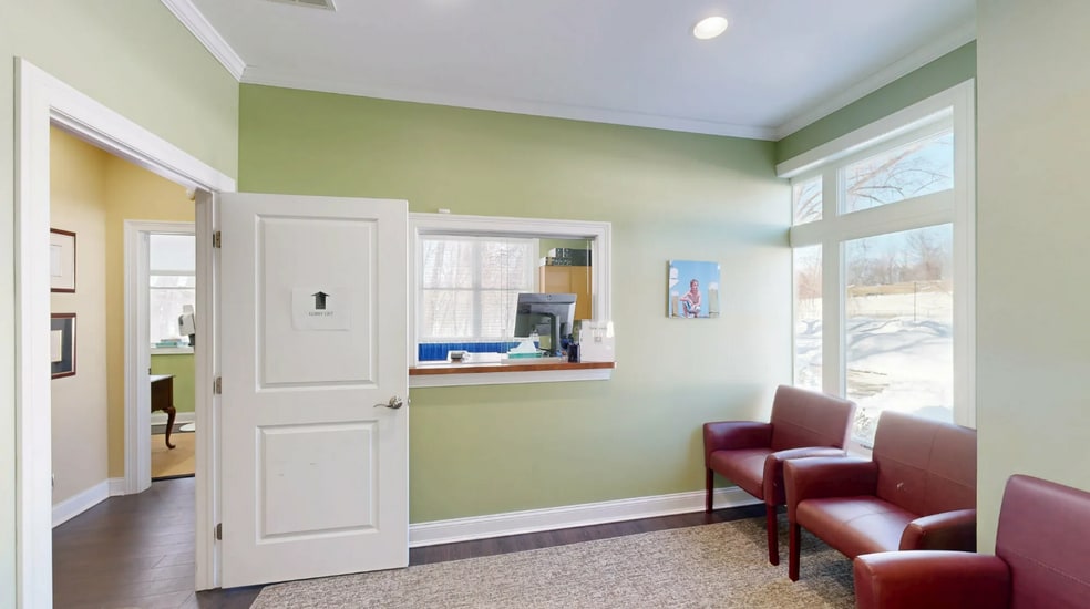 More Photos Of 447 Naubuc Ave, Glastonbury Office For Sale