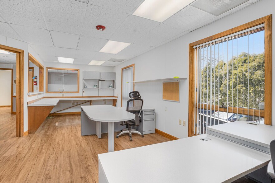 More Photos Of 24 Salt Pond Rd, Wakefield Medical For Sale