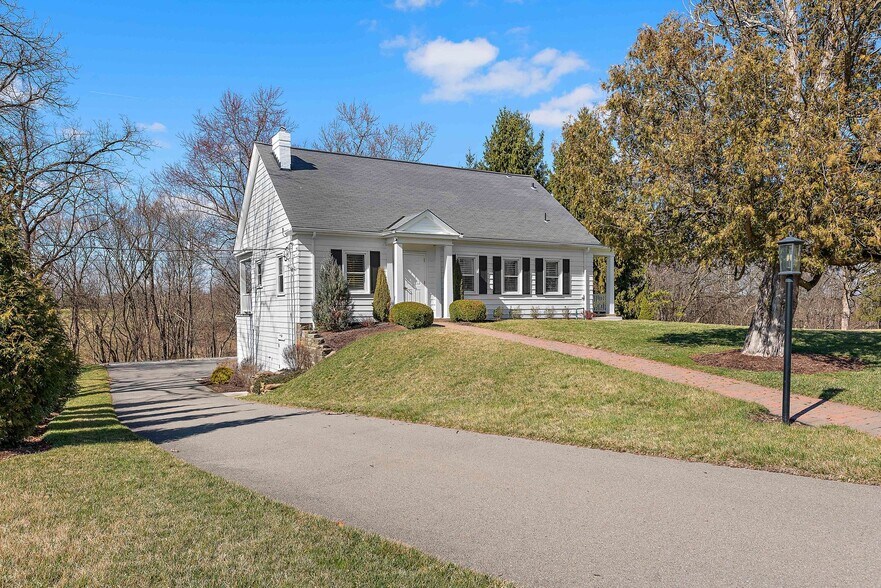 More Photos Of 1442 Coraopolis Heights Rd, Moon Township Hospitality For Sale