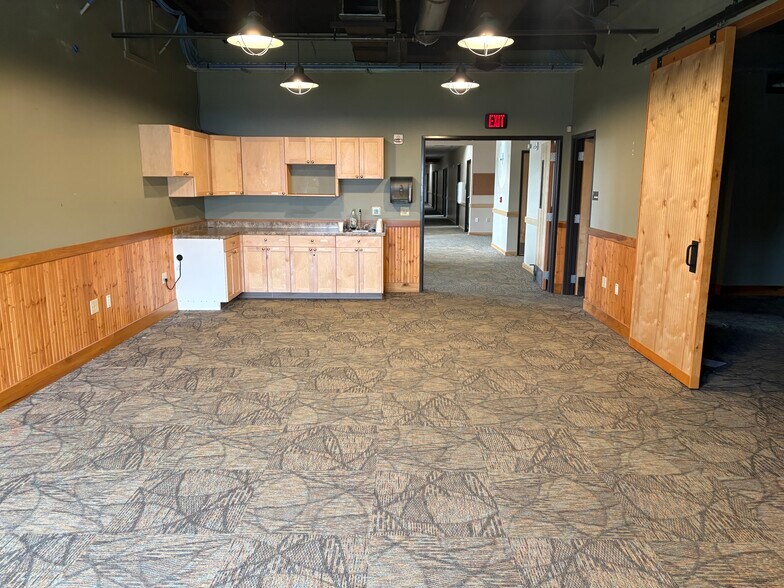More Photos Of 600 E Railroad Ave, Wasilla Office For Sale
