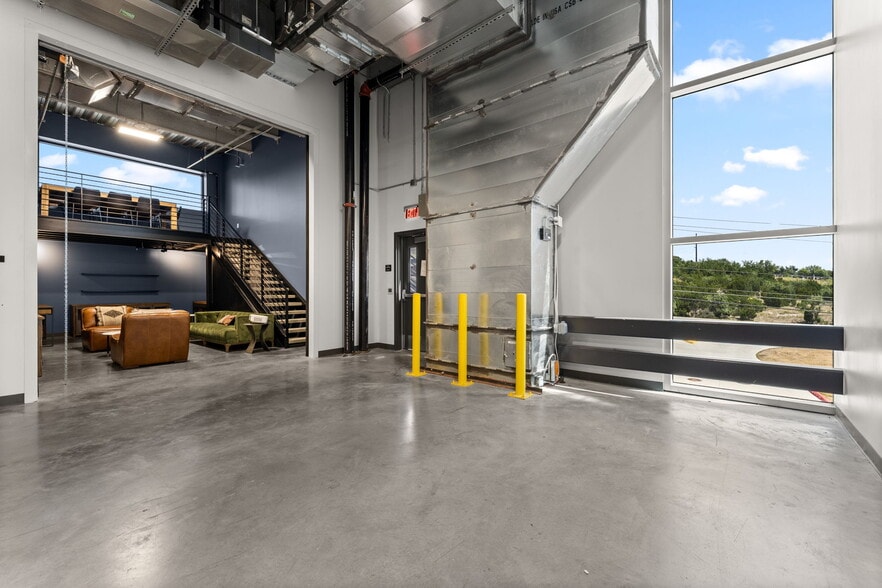More Photos Of 4229 N FM 620 Hwy, Austin Showroom For Sale