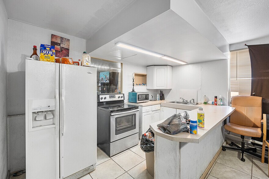 More Photos Of 2435 N Dixie Hwy, Wilton Manors Apartments For Sale