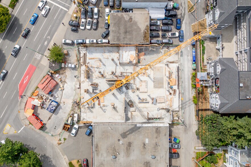 More Photos Of 880 15th St W, North Vancouver Apartments For Lease