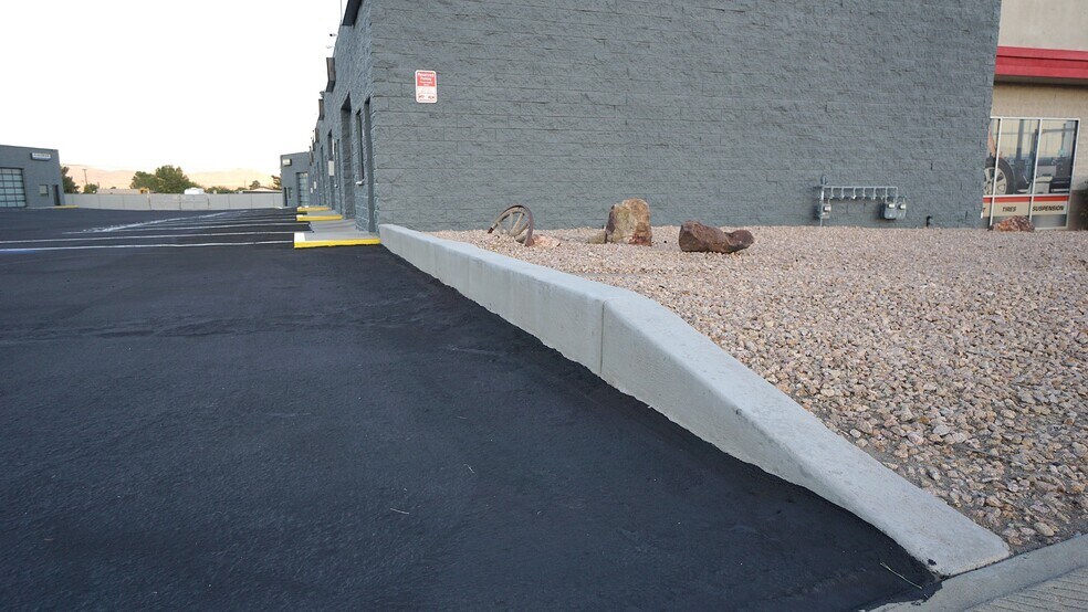 More Photos Of 4030 Stockton Hill Rd, Kingman Light Distribution For Sale