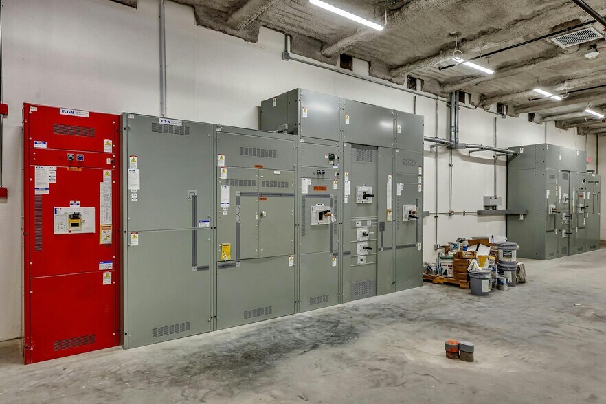 More Photos Of 645 National Blvd, Medford Distribution For Sale