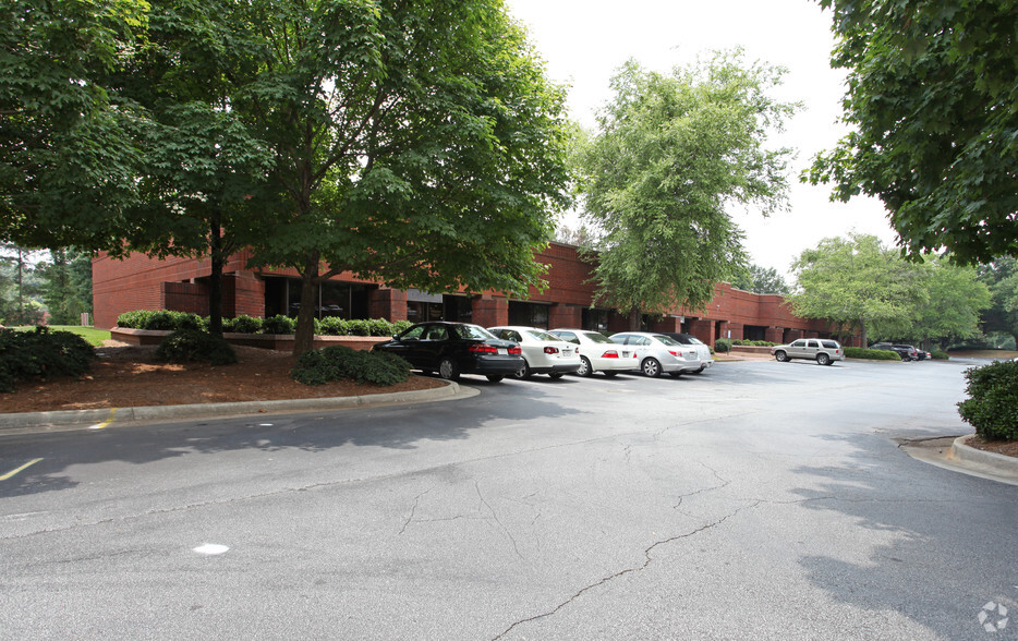 Primary Photo Of 5600 Oakbrook Pky, Norcross Flex For Lease