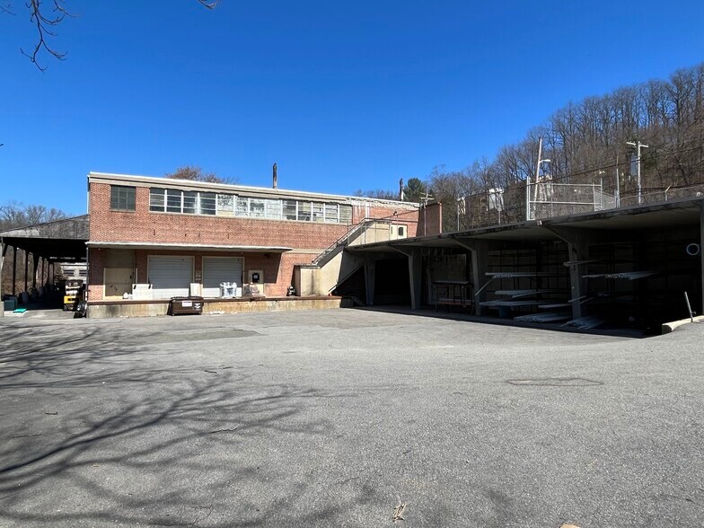 More Photos Of 111 Lafayette Ave, White Plains Warehouse For Lease