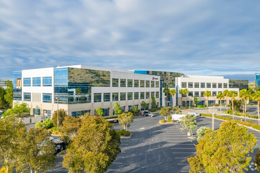 More Photos Of 7000 Shoreline Ct, South San Francisco Research And Development For Lease