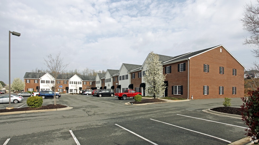 More Photos Of 8052 Elm Dr, Mechanicsville Office For Lease