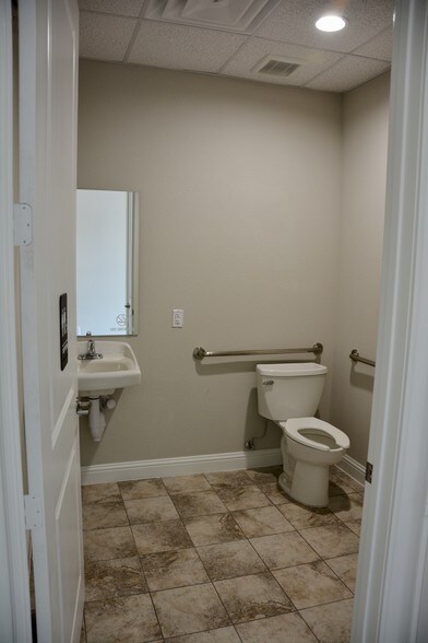 More Photos Of 3900 S Stonebridge Dr, McKinney Office For Lease