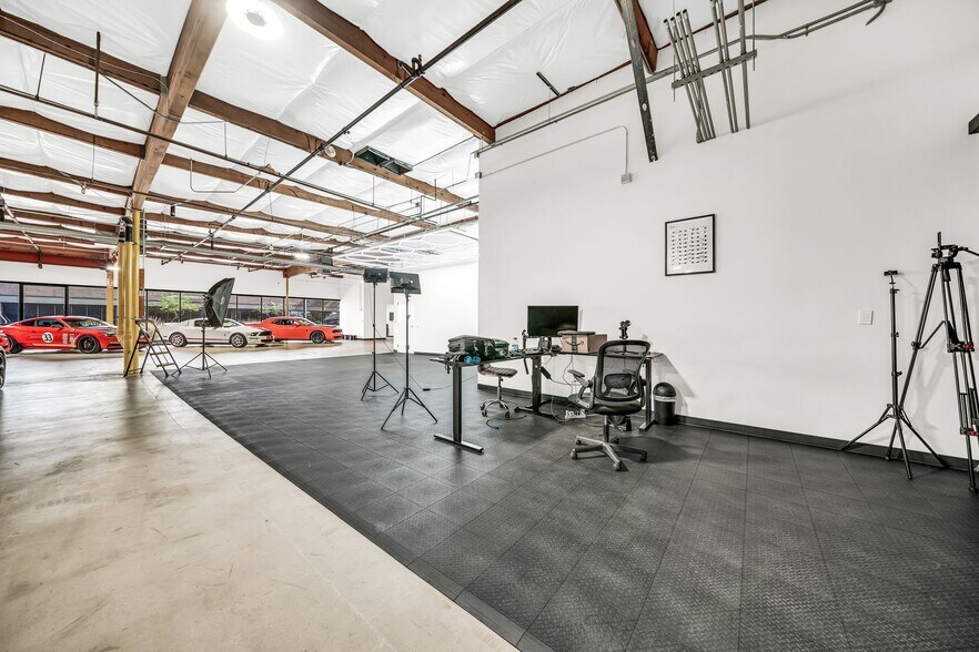 More Photos Of 14505 N Hayden Rd, Scottsdale Light Distribution For Lease