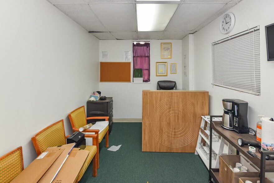 More Photos Of 5900 York Rd, Baltimore Storefront Retail Office For Sale