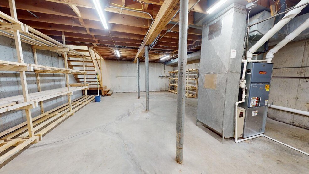 More Photos Of 392 Howard St, Willard Office For Sale