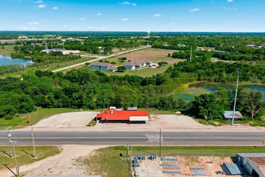 More Photos Of 1008 State Highway 6, Marlin Warehouse For Sale