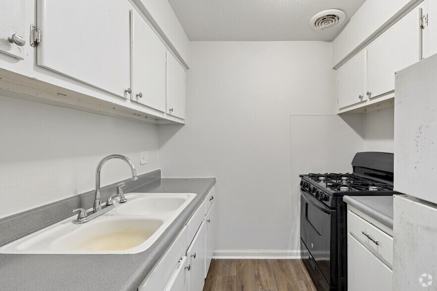 More Photos Of 1980-2016 Cambridge Dr, Lexington Apartments For Sale