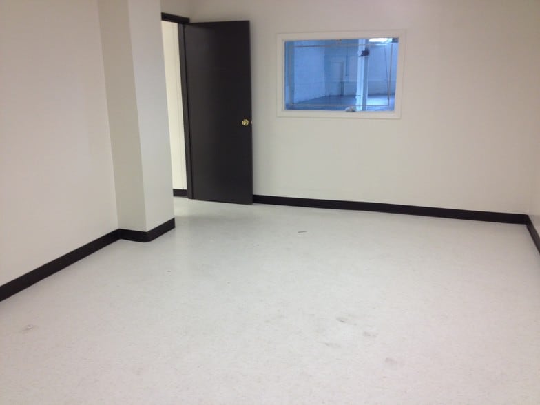 More Photos Of 10727-10737 180th St, Jamaica Warehouse For Lease