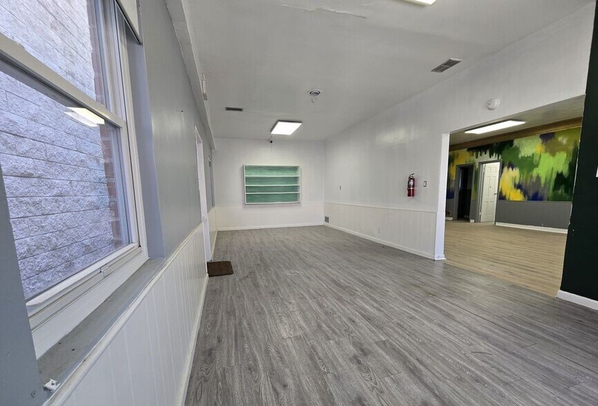 More Photos Of 175-177 S Robertson Blvd, Beverly Hills Storefront For Lease