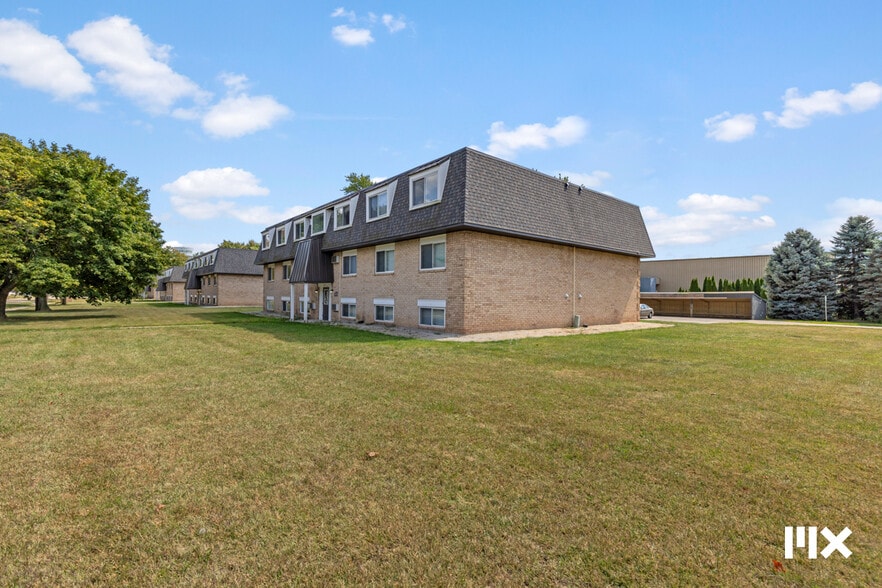 More Photos Of 757 W Shepherd St, Charlotte Apartments For Sale