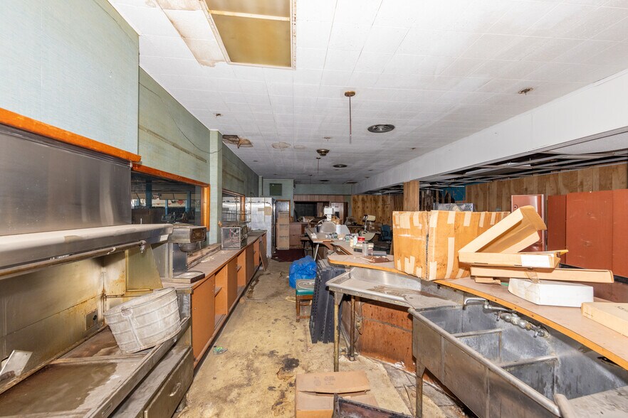 More Photos Of 1820 E 30th St, Cleveland Sports And Entertainment For Sale