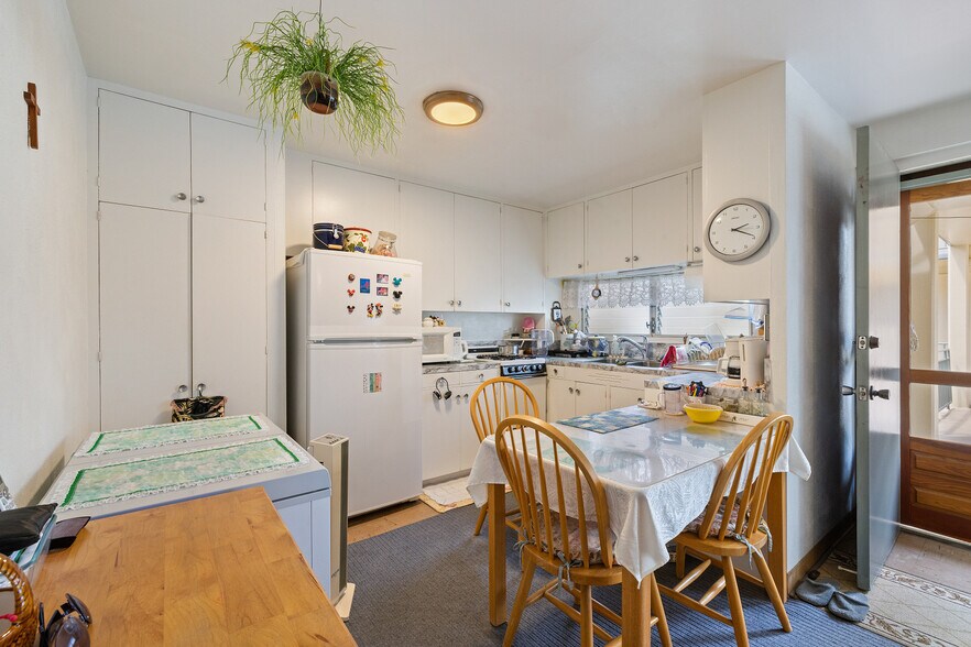 More Photos Of 1218 King Street, Honolulu Apartments For Sale