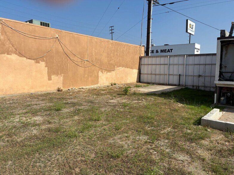 More Photos Of 2965 Santa Fe Ave, Long Beach Freestanding For Lease