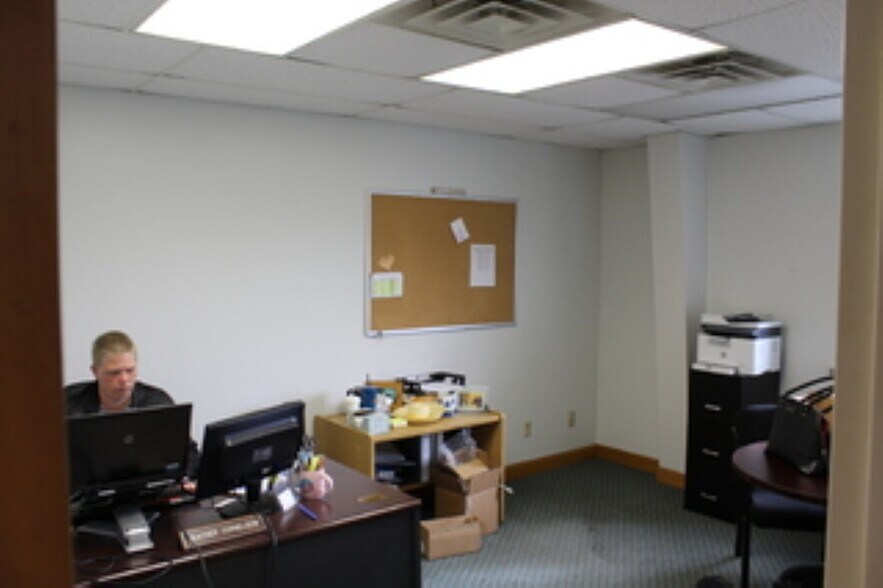 More Photos Of 807 Prospect Ave, Osceola Manufacturing For Sale