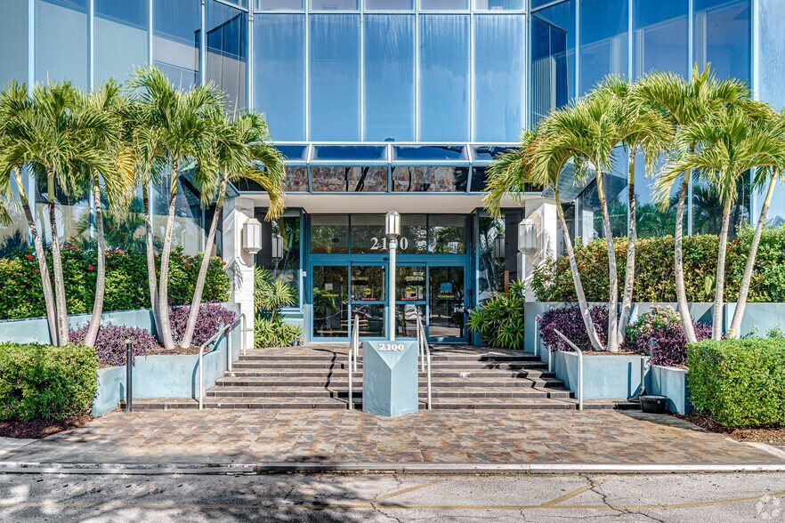 More Photos Of 2100 SE Ocean Blvd, Stuart Medical For Lease