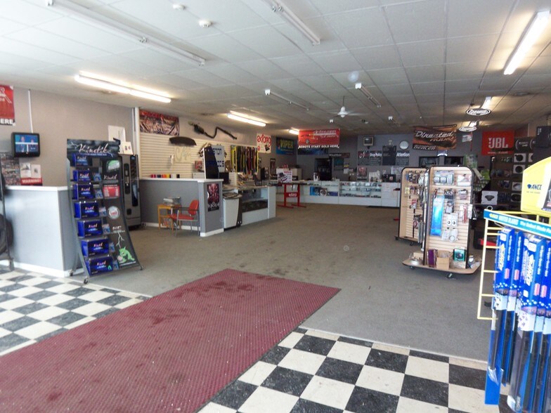 More Photos Of 7221 Niagara Falls Blvd, Niagara Falls Auto Repair For Sale