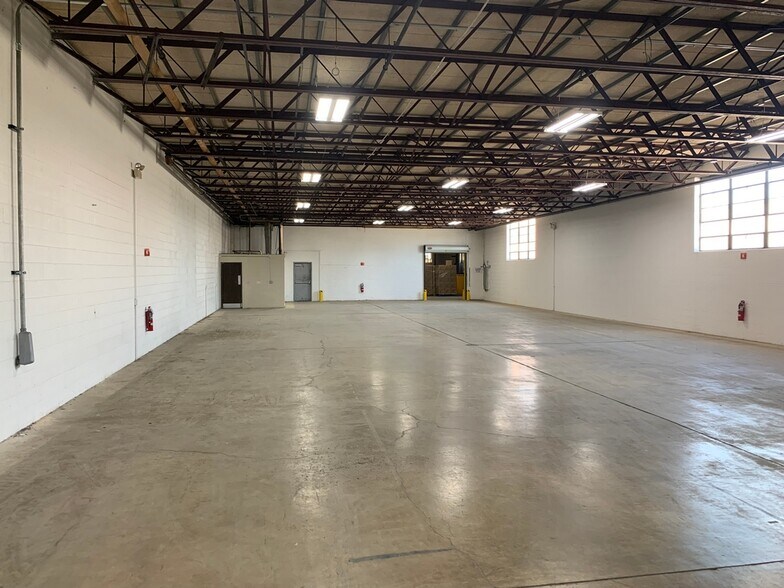 More Photos Of 1031 S Noel Ave, Wheeling Manufacturing For Sale