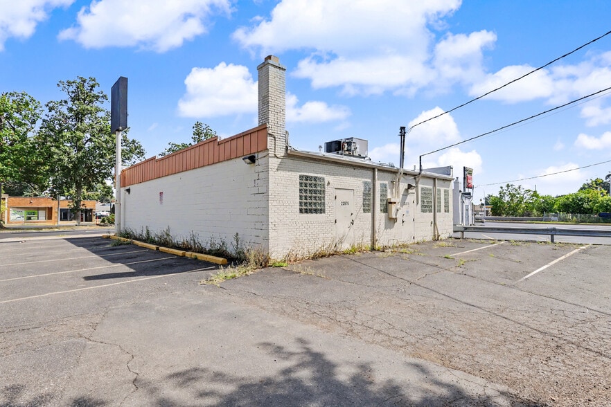 More Photos Of 22976 Outer Dr, Dearborn Flex For Lease