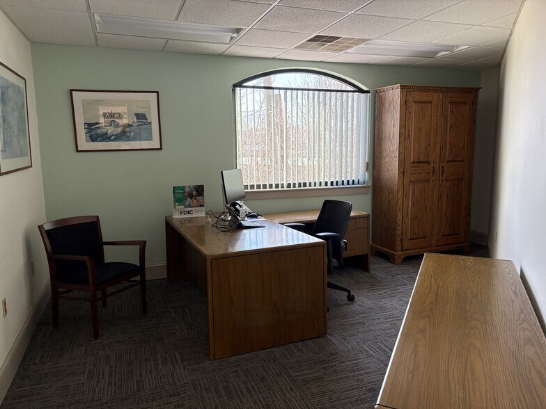 More Photos Of 10 Constitutional Way, Somersworth Bank For Lease