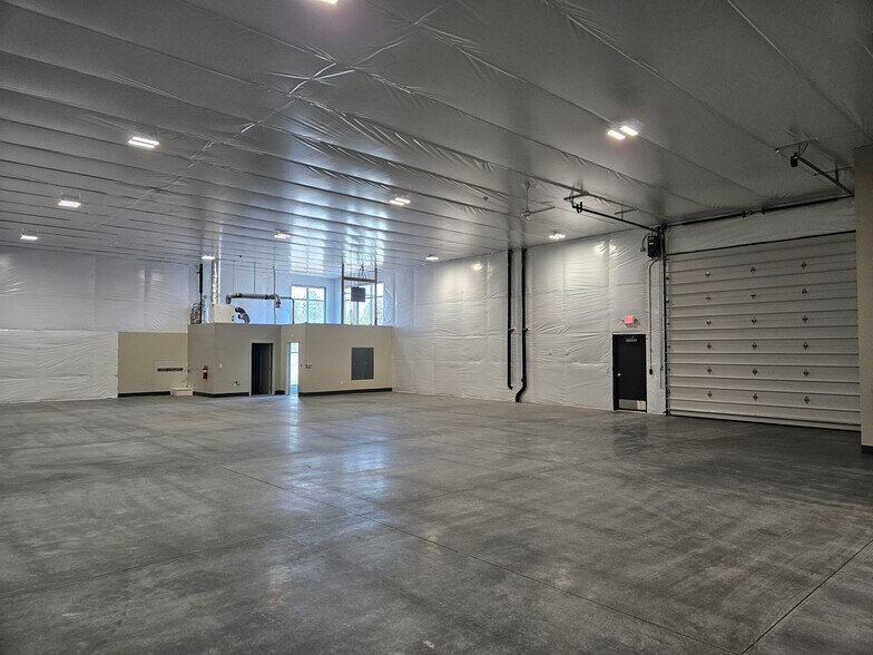 More Photos Of 5807 Thorpe, Spokane Light Distribution For Lease