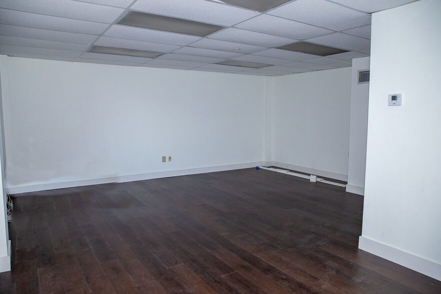 More Photos Of 7311-7323 NW 12th St, Miami Light Distribution For Sale