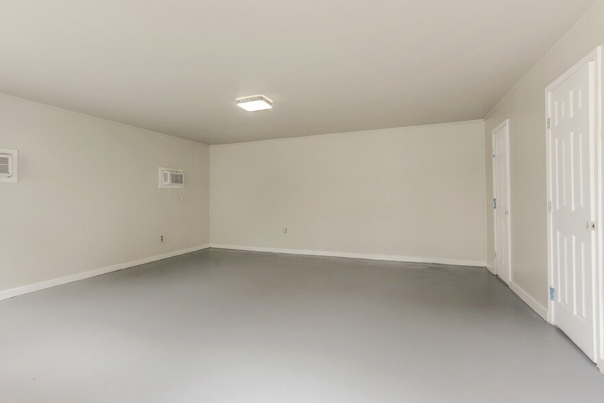 More Photos Of 2033 Buffalo Ter, Houston Office For Lease