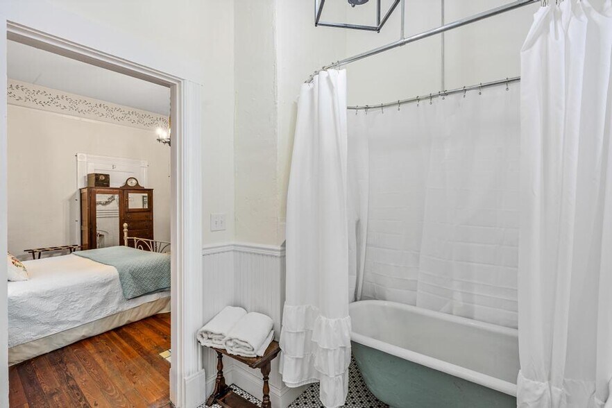 More Photos Of 252 Seavy St, Senoia Hospitality For Sale