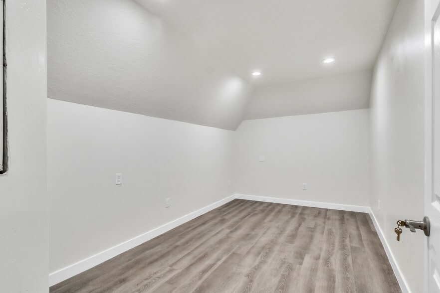 More Photos Of 32 E Utah Ave, Payson General Retail For Lease