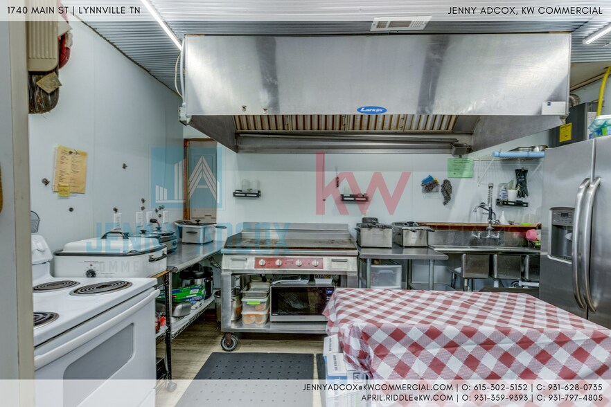 More Photos Of 1740 Main St, Lynnville General Retail For Sale