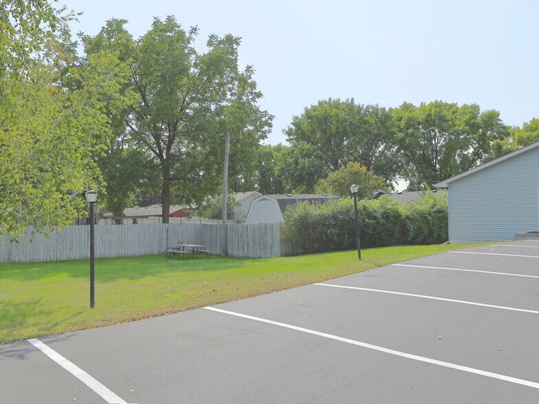 More Photos Of 123 Fairlawn Ave W, Winsted Office For Sale